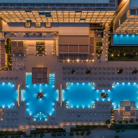 Amada Colossos ファリラキ